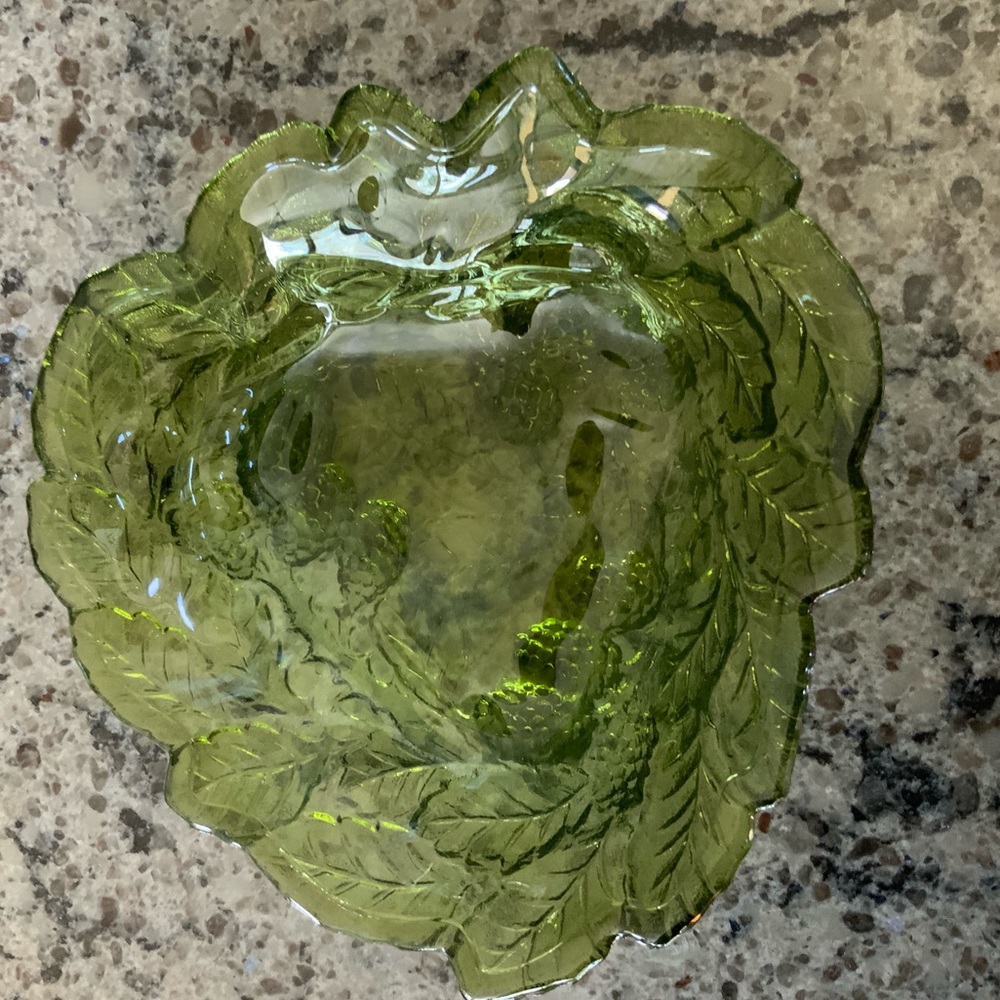 😻 Intricate Green Bowl